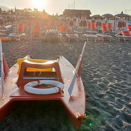 Levante Скалея