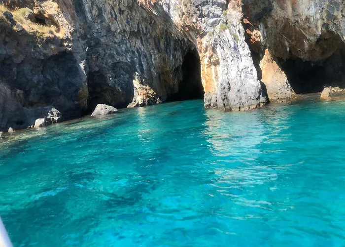 לינה וארוחת בוקר Levante 3*