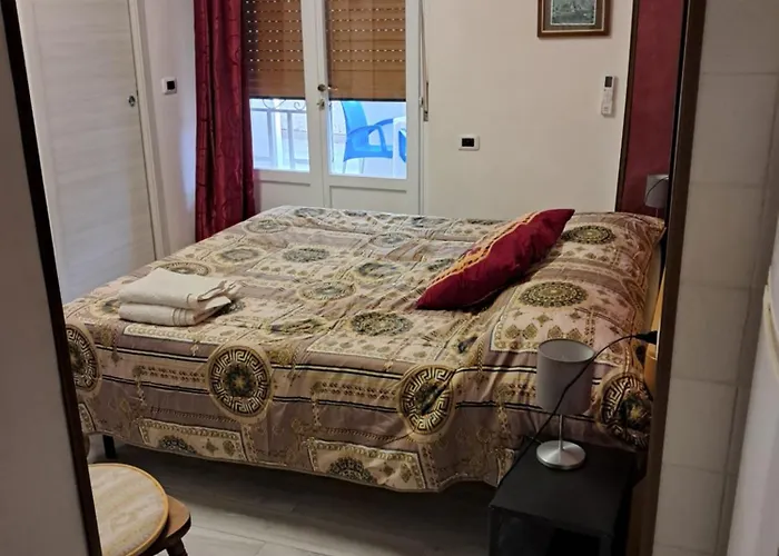 לינה וארוחת בוקר Levante 3*