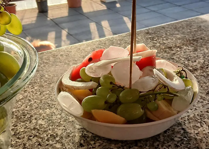 לינה וארוחת בוקר Levante 3*