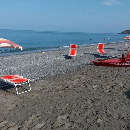 Levante Скалея